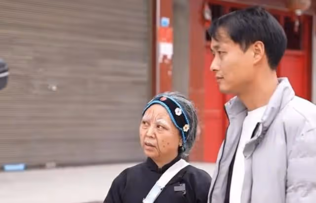 開心外婆:扮演老太太吸粉百萬,演技堪比宋丹丹,真實樣貌遭垂涎