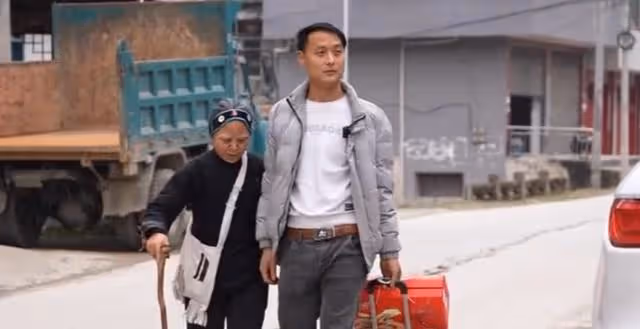 開心外婆:扮演老太太吸粉百萬,演技堪比宋丹丹,真實樣貌遭垂涎