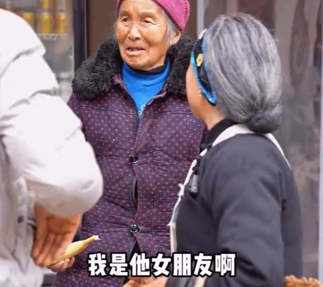 開心外婆:扮演老太太吸粉百萬,演技堪比宋丹丹,真實樣貌遭垂涎