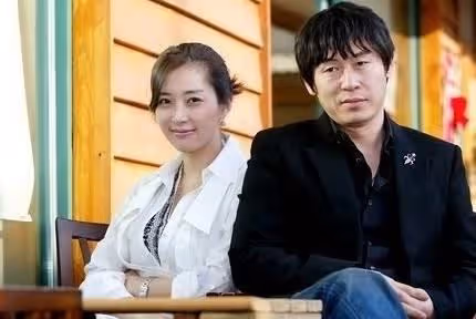 宋允兒事業巔峰時期嫁給了電影巨星薛景求,被網友罵小三多年