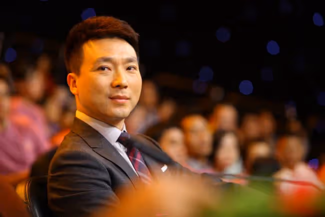 康輝回應喊3遍落座,直呼現場真的很嗨,為用英文播報找同事惡補