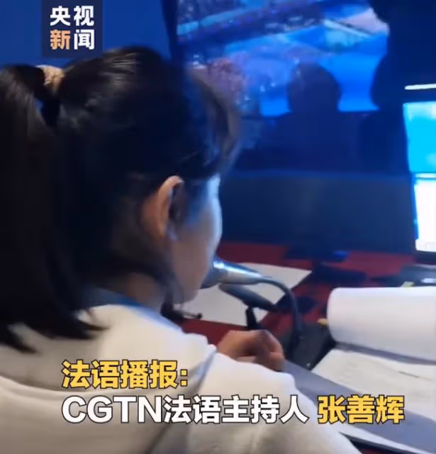康輝回應喊3遍落座,直呼現場真的很嗨,為用英文播報找同事惡補