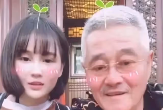 趙本山不喜歡球球男朋友抹臉塗粉,農民出身的他,依然保持守舊