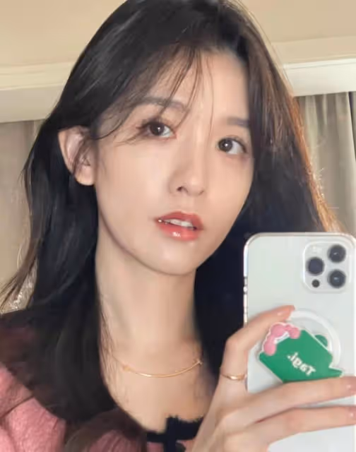 29歲「最美洛枳」被求婚！與男友擁吻落淚，曾因潛規則退出娛樂圈