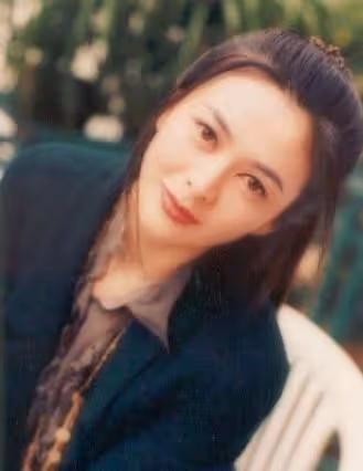 我情史豐富,知三當三,男友個個是富豪,關之琳:是貧窮改變了我