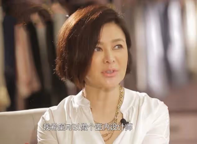 我情史豐富,知三當三,男友個個是富豪,關之琳:是貧窮改變了我