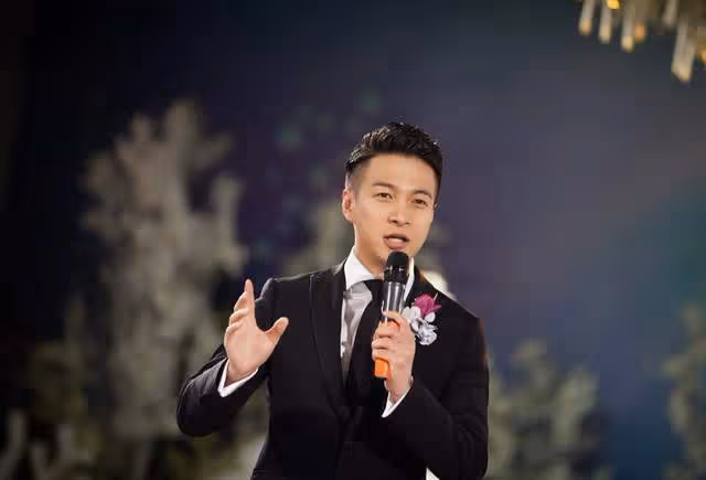 52歲尹相傑即將辦婚禮！力邀央視主持人獻唱，小16嬌妻曾被疑懷孕