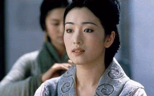 我情史豐富,知三當三,男友個個是富豪,關之琳:是貧窮改變了我