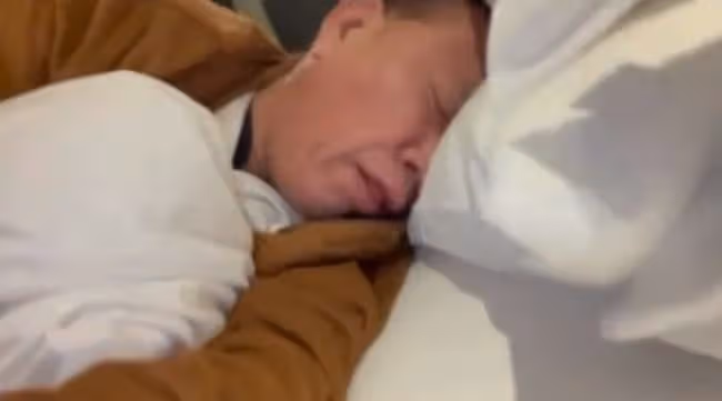 64歲萬梓良健康惹人憂!咳嗽不斷說話模糊不清,早前曾自曝不舒服