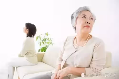買房婆家不出錢,兒媳不怒反笑,搬新家婆婆不請自來養老,卻丟盡臉面