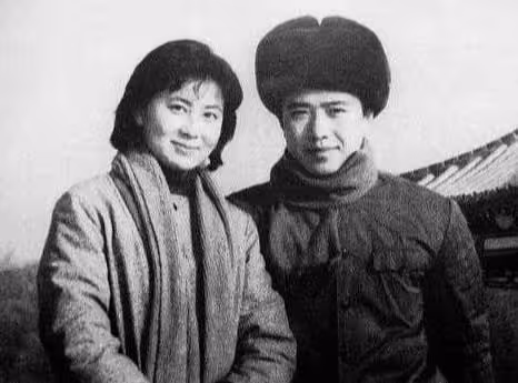 導演陳國軍:娶小16歲妻子,52歲再當爸,依然被叫「劉曉慶前夫」
