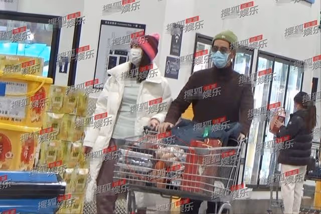蒲巴甲再曝新戀情!與高挑美女一同逛超市,情史豐富屢遭非議