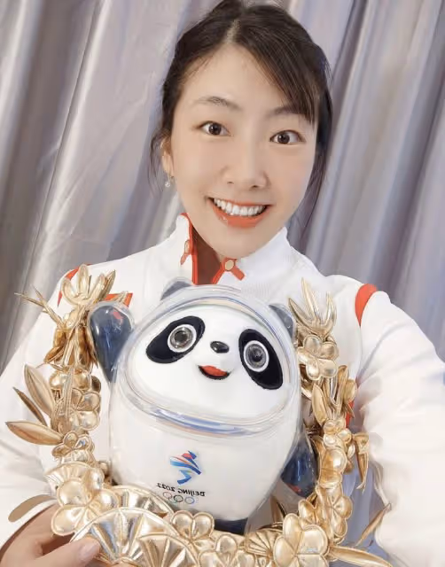 冬奧冠軍徐夢桃官宣戀情！凌晨卡點曬照，與小5歲男友太有夫妻相