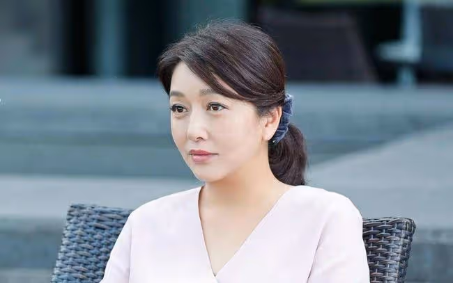 江珊:我是離異單親媽媽!與靳東相戀5年,分手後轉身撩小15歲鮮肉