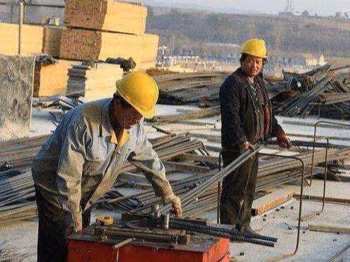我60歲要娶農村保姆,兩個兒子反對,再婚後我把房子過戶給她