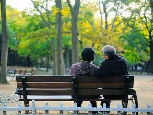 我60歲要娶農村保姆,兩個兒子反對,再婚後我把房子過戶給她