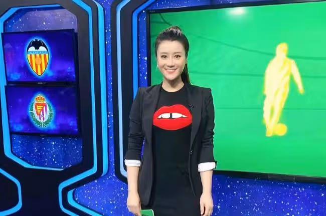 34歲主持人官宣結婚!與高大老公甜蜜依偎,兩人戀愛一年被催生