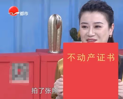 34歲主持人官宣結婚!與高大老公甜蜜依偎,兩人戀愛一年被催生