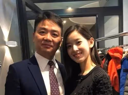 28歲章澤天低調慶生，罕曬素顏髒辮造型引熱議，劉強東未發文祝賀