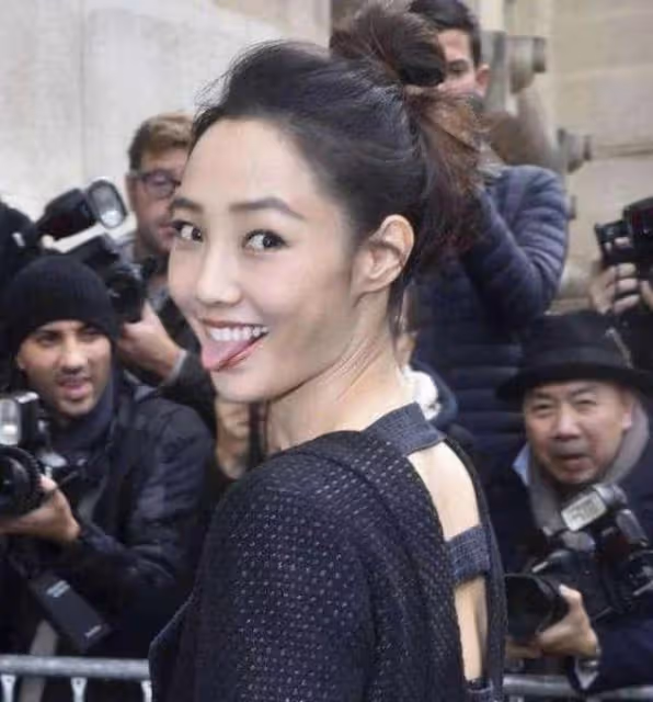白百何被稱為「女版陳冠希」？看過這些照片後，你就明白了