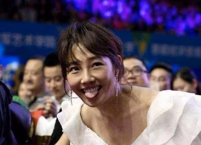 白百何被稱為「女版陳冠希」？看過這些照片後，你就明白了