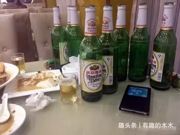丈夫每月給妻子5000元,妻子6年沒存下一分,妻子:都是人情世故