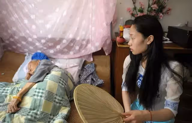 大姑病了，大姑父找我借錢，十年沒聯繫，我給十萬，我媽說我瘋了
