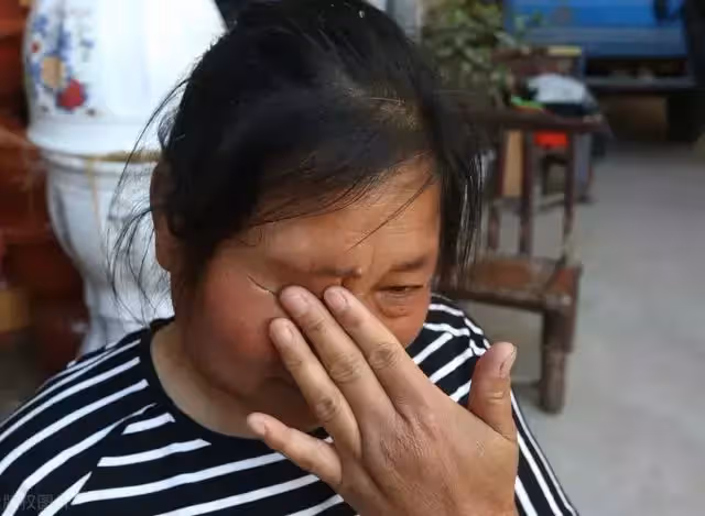 大姑病了，大姑父找我借錢，十年沒聯繫，我給十萬，我媽說我瘋了