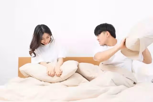我嫁給了個娘娘腔，結婚第二天，我才知道娘娘腔把公公趕進了羊圈