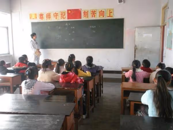 和高中同學十年沒來往,如今他請我喝喜酒,我發兩百紅包後被拉黑