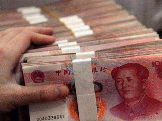 女友給我舅十萬幫她弟找工作,舅舅被騙,女友要我舅賠十萬