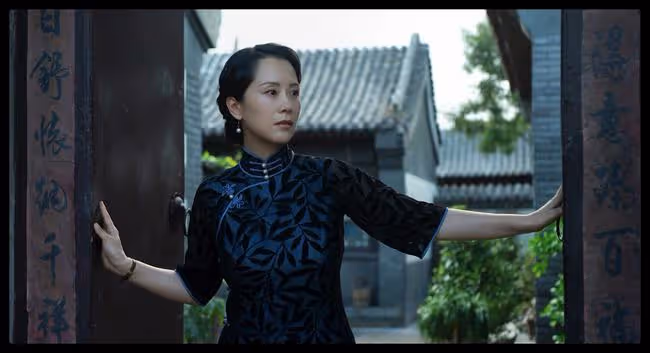 海清為演戲在西北農村生活,跟當地人干農活,患脊柱側彎至今未愈