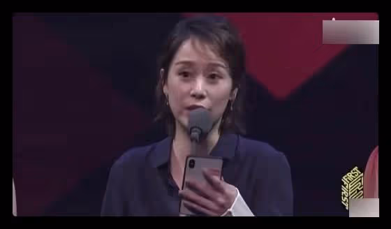 海清為演戲在西北農村生活,跟當地人干農活,患脊柱側彎至今未愈