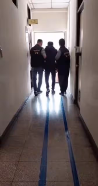 知名男演員被抓捕現場曝光!戴腳鏈略顯頹廢,曾恐嚇林志玲師妹