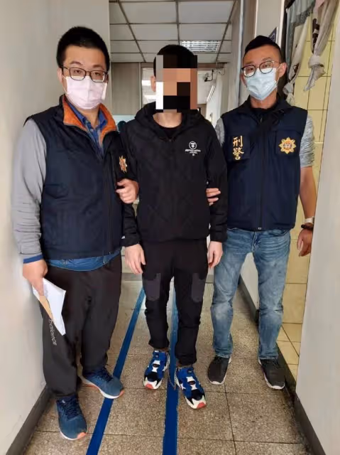 知名男演員被抓捕現場曝光!戴腳鏈略顯頹廢,曾恐嚇林志玲師妹