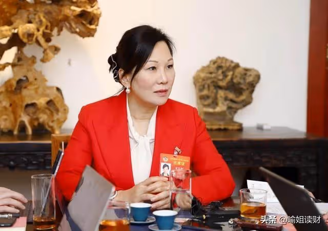 洗碗工出身,如今身價百億?親家資產千億,兒媳美貌不輸女明星