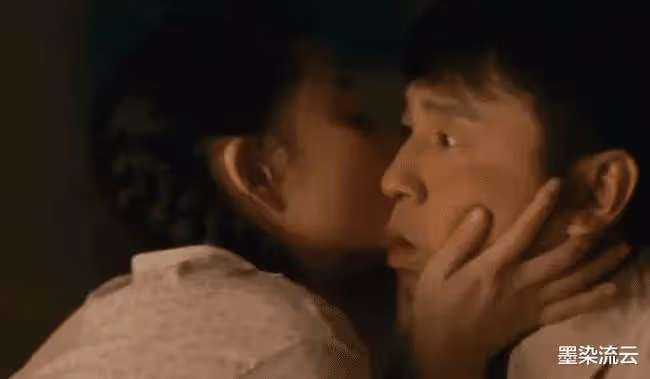賈乃亮雷佳音先後發布動態,注意力放在了兩人的腳上,兩人太會玩了