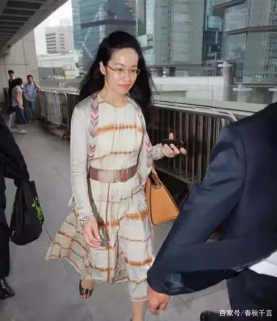 讓豪門「頭疼」的兒媳!丈夫不想要孩子「她告上法庭分走12億」 身份被曝光:失算了