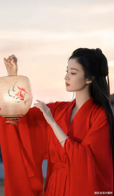 她因出演《將軍在上》走紅,如今兩部新劇開播,再不大火實在可惜