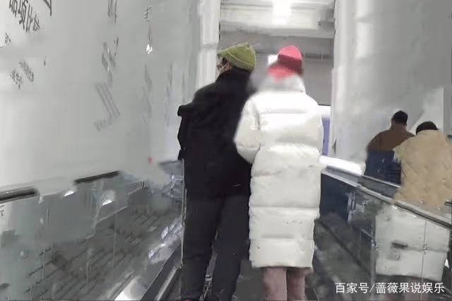 蒲巴甲新戀情疑曝光,被女友牽手逛超市,曾向梁潔徐冬冬求過婚