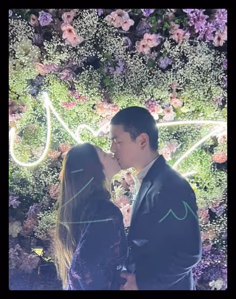美女網紅官宣結婚,與丈夫相戀不到半年,男方曾拿百萬元彩禮提親