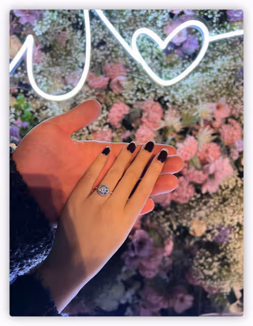 美女網紅官宣結婚,與丈夫相戀不到半年,男方曾拿百萬元彩禮提親
