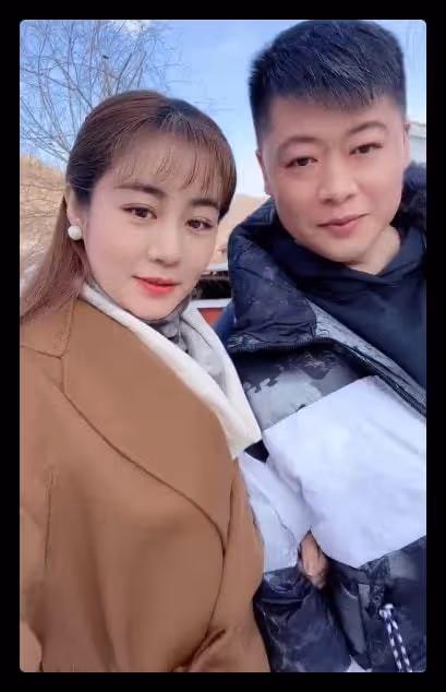 鄉愛王小蒙惹爭議,戲外緊摟謝永強姿勢太親密,雙方現實各有家庭
