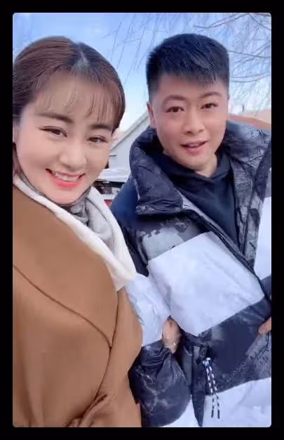 鄉愛王小蒙惹爭議,戲外緊摟謝永強姿勢太親密,雙方現實各有家庭