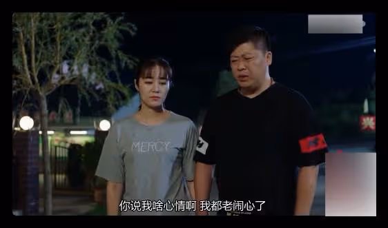 鄉愛王小蒙惹爭議，戲外緊摟謝永強姿勢太親密，雙方現實各有家庭