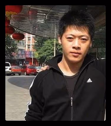 鄉愛王小蒙惹爭議，戲外緊摟謝永強姿勢太親密，雙方現實各有家庭