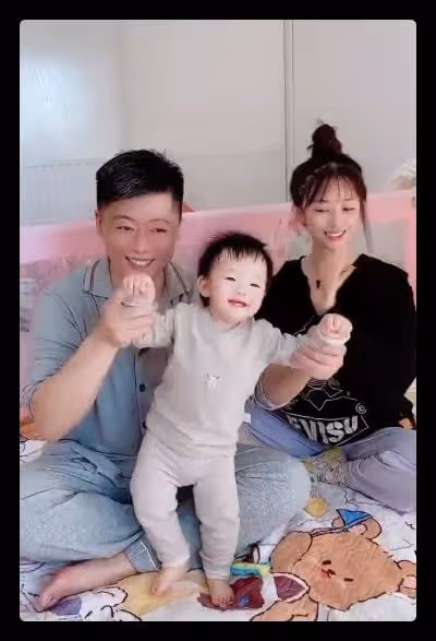 鄉愛王小蒙惹爭議，戲外緊摟謝永強姿勢太親密，雙方現實各有家庭