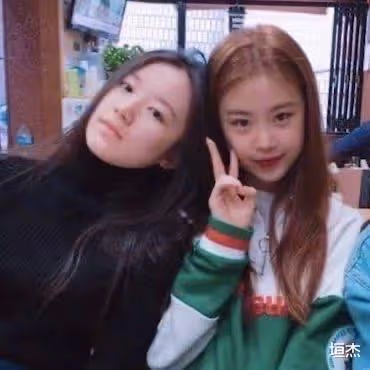 童星出道成國民閨女,搭檔孔孝真榮獲演技獎,後因穿著暴露引爭議
