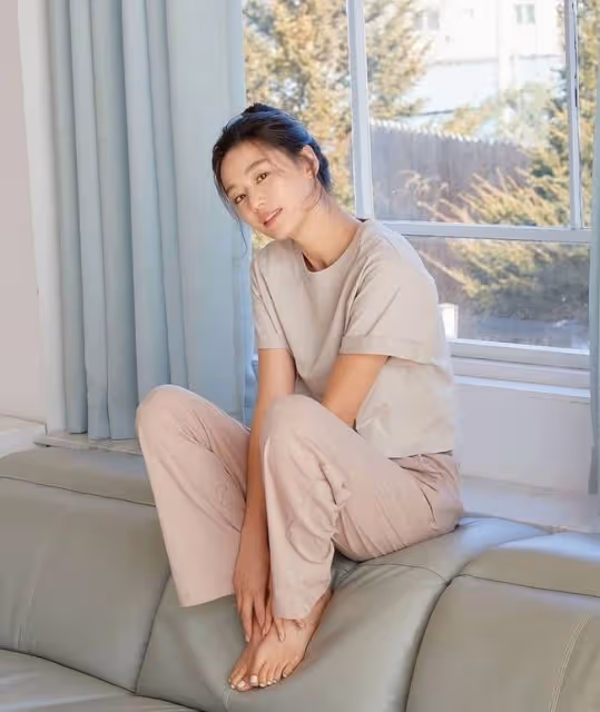 全智賢炫腹曬少女味,金泰希扁嘴賣萌,李多海再變臉:新年新面貌。