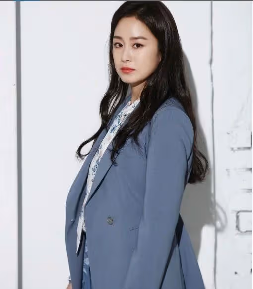 全智賢炫腹曬少女味,金泰希扁嘴賣萌,李多海再變臉:新年新面貌。